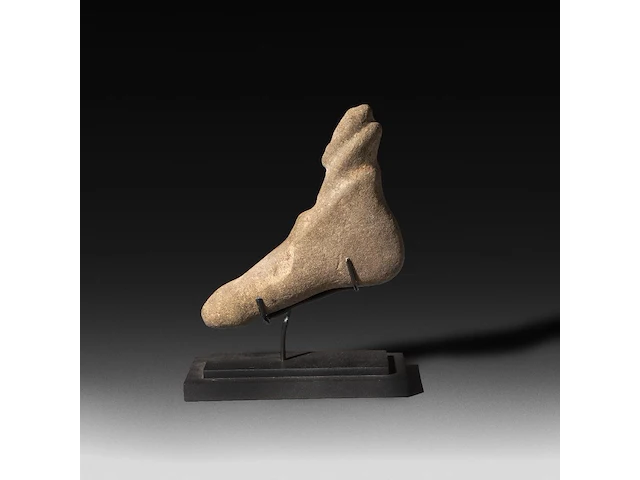 A rare taino carved volcanic stone phallic object, ca. 1000-1500 a.d., h 12,5 - w 15 cm - afbeelding 4 van  5