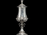 A renaissance revival german silver presentation cup and cover, 800/000, h 42 cm, total weight: 1091 g - afbeelding 4 van  7