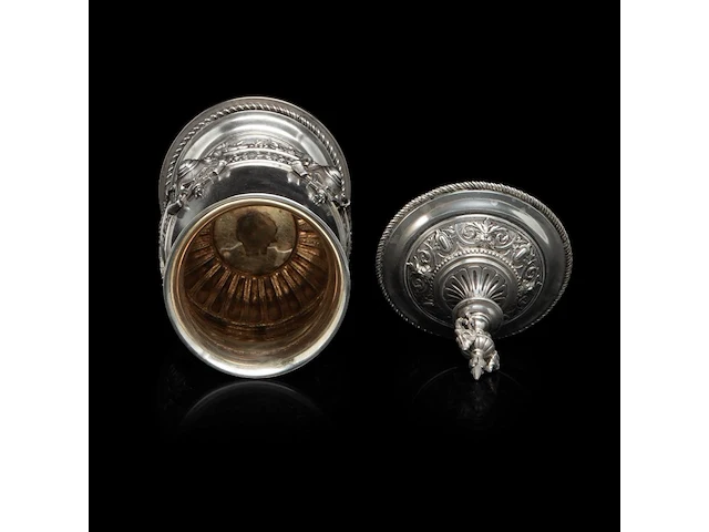 A renaissance revival german silver presentation cup and cover, 800/000, h 42 cm, total weight: 1091 g - afbeelding 6 van  7