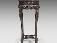 A richly carved chinese hardwood stand with a marble top, late 19thc 91 x 50 cm. (35.82 x 19.67 in.) - afbeelding 2 van  6