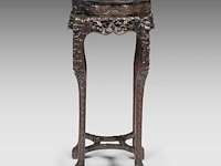 A richly carved chinese hardwood stand with a marble top, late 19thc 91 x 50 cm. (35.82 x 19.67 in.) - afbeelding 3 van  6