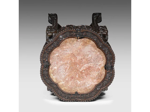 A richly carved chinese hardwood stand with a marble top, late 19thc 91 x 50 cm. (35.82 x 19.67 in.) - afbeelding 6 van  6