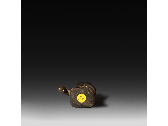 A roman fascinum bronze figure of astarte holding a phallus, syria, 1st century b.c. 7.5 cm. (2.95 in.) - afbeelding 4 van  4