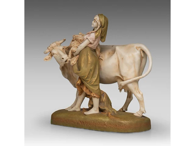 A royal dux group of a young woman feeding her cow 43 x 40 cm. (16.92 x 15 3/4 in.) - afbeelding 2 van  9