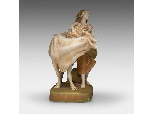 A royal dux group of a young woman feeding her cow 43 x 40 cm. (16.92 x 15 3/4 in.) - afbeelding 5 van  9