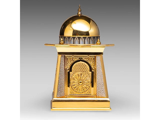 A royal selangor 'al-bilali' 24ct goldplate pewter table clock shaped as a mosque 20 cm. (7.87 in.) - afbeelding 3 van  8