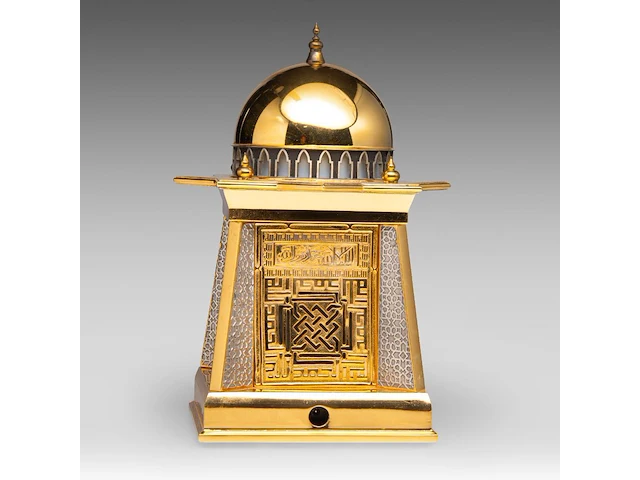 A royal selangor 'al-bilali' 24ct goldplate pewter table clock shaped as a mosque 20 cm. (7.87 in.) - afbeelding 4 van  8