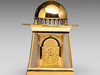A royal selangor 'al-bilali' 24ct goldplate pewter table clock shaped as a mosque 20 cm. (7.87 in.) - afbeelding 5 van  8