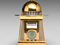 A royal selangor 'al-bilali' 24ct goldplate pewter table clock shaped as a mosque 20 cm. (7.87 in.) - afbeelding 6 van  8