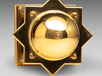 A royal selangor 'al-bilali' 24ct goldplate pewter table clock shaped as a mosque 20 cm. (7.87 in.) - afbeelding 7 van  8