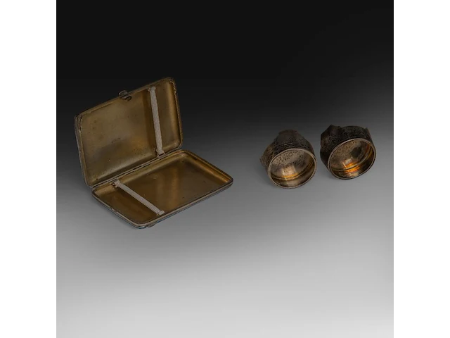 A russian silver and cloisonné enamel cigarette case and two silver salts - afbeelding 6 van  6