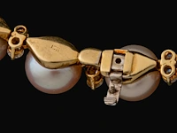 A schoeffel pearl necklace in 18ct yellow gold and brilliant-cut diamonds, l 43 cm (+) - afbeelding 4 van  4