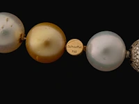 A schoeffel tahiti pearl necklace with an 18ct white gold pearl-shaped ball, l 84 cm (+) - afbeelding 3 van  8