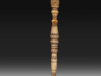 A sculpted ivory fan holder with red and black stained engraving, ceylon, 18th century, h 39 cm - weight 382g (+)