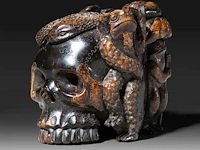 A sculpted japanese okimono of a skull with frogs, a snake and a snail, meiji period (1868-1912), signed, h 6,5 cm - w 7 cm - afbeelding 4 van  9