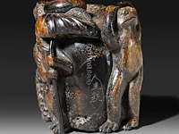 A sculpted japanese okimono of a skull with frogs, a snake and a snail, meiji period (1868-1912), signed, h 6,5 cm - w 7 cm - afbeelding 6 van  9