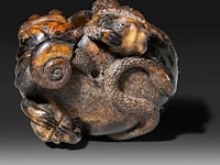 A sculpted japanese okimono of a skull with frogs, a snake and a snail, meiji period (1868-1912), signed, h 6,5 cm - w 7 cm - afbeelding 8 van  9