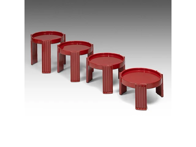 A set of 4 italian space age red plastic marema occasional tables, designed by gianfranco frattini for cassina 38 x 44 cm. (14.96 x 17.32 in.) - afbeelding 2 van  7