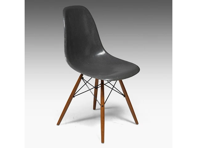 A set of 8 vintage dsw chairs by ray and charles eames for herman miller 81 x 53 x 47 cm. (31.89 x 20.87 x 18 1/2 in.) - afbeelding 9 van  15