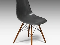 A set of 8 vintage dsw chairs by ray and charles eames for herman miller 81 x 53 x 47 cm. (31.89 x 20.87 x 18 1/2 in.) - afbeelding 9 van  15