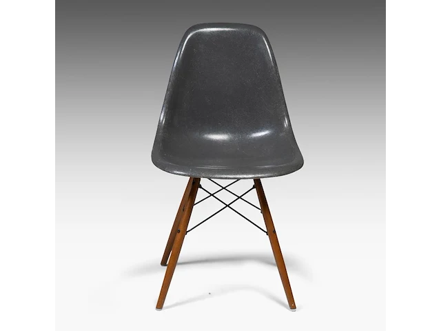 A set of 8 vintage dsw chairs by ray and charles eames for herman miller 81 x 53 x 47 cm. (31.89 x 20.87 x 18 1/2 in.) - afbeelding 10 van  15