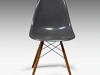 A set of 8 vintage dsw chairs by ray and charles eames for herman miller 81 x 53 x 47 cm. (31.89 x 20.87 x 18 1/2 in.) - afbeelding 10 van  15