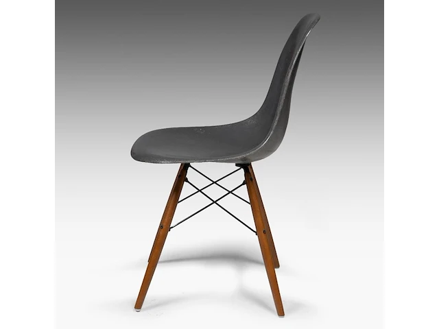 A set of 8 vintage dsw chairs by ray and charles eames for herman miller 81 x 53 x 47 cm. (31.89 x 20.87 x 18 1/2 in.) - afbeelding 11 van  15