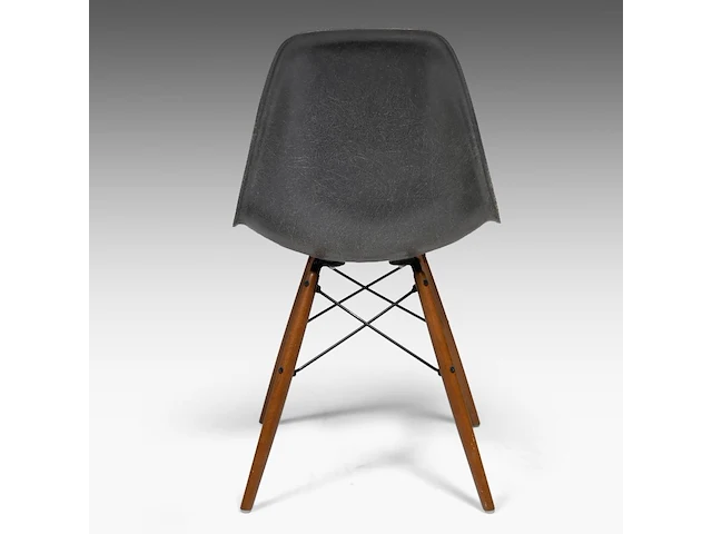 A set of 8 vintage dsw chairs by ray and charles eames for herman miller 81 x 53 x 47 cm. (31.89 x 20.87 x 18 1/2 in.) - afbeelding 12 van  15