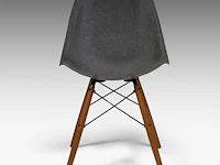 A set of 8 vintage dsw chairs by ray and charles eames for herman miller 81 x 53 x 47 cm. (31.89 x 20.87 x 18 1/2 in.) - afbeelding 12 van  15