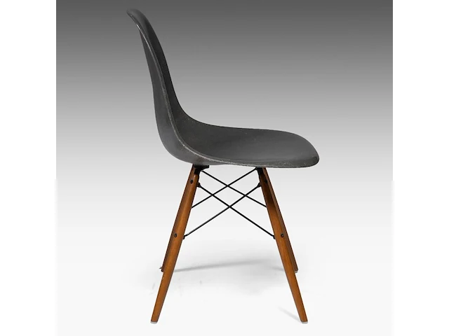 A set of 8 vintage dsw chairs by ray and charles eames for herman miller 81 x 53 x 47 cm. (31.89 x 20.87 x 18 1/2 in.) - afbeelding 13 van  15