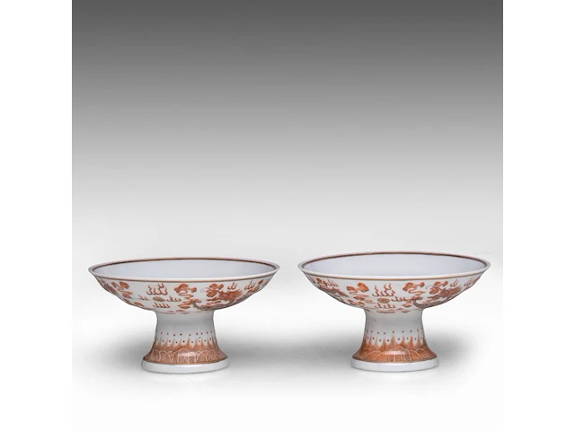 A set of four chinese iron-red 'dragons amongst clouds' tazza footed bowls, with a guangxu mark, h 10 - ø 18,5 cm - afbeelding 2 van  13