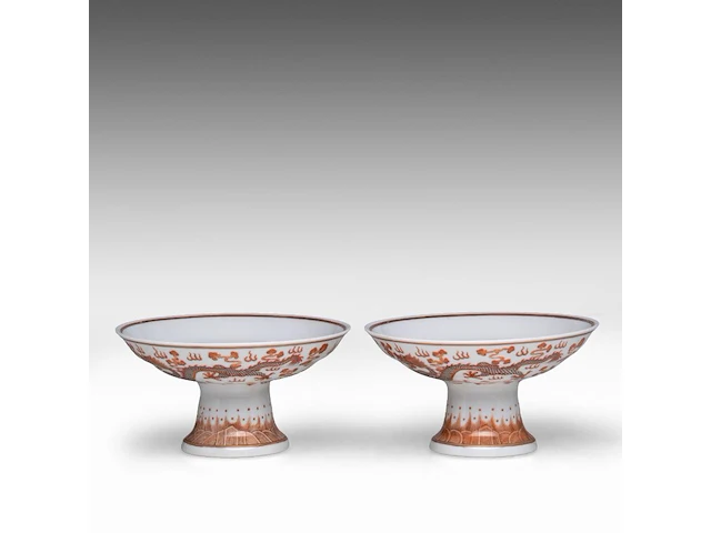 A set of four chinese iron-red 'dragons amongst clouds' tazza footed bowls, with a guangxu mark, h 10 - ø 18,5 cm - afbeelding 3 van  13