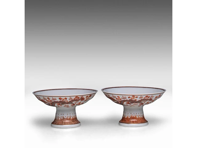 A set of four chinese iron-red 'dragons amongst clouds' tazza footed bowls, with a guangxu mark, h 10 - ø 18,5 cm - afbeelding 5 van  13