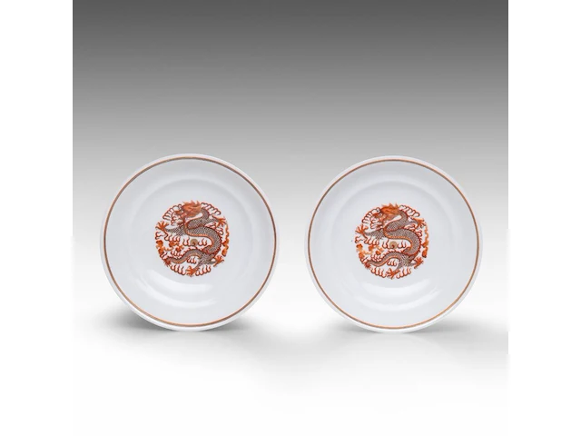 A set of four chinese iron-red 'dragons amongst clouds' tazza footed bowls, with a guangxu mark, h 10 - ø 18,5 cm - afbeelding 6 van  13