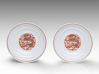 A set of four chinese iron-red 'dragons amongst clouds' tazza footed bowls, with a guangxu mark, h 10 - ø 18,5 cm - afbeelding 6 van  13