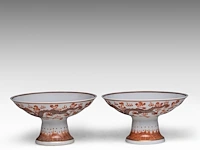 A set of four chinese iron-red 'dragons amongst clouds' tazza footed bowls, with a guangxu mark, h 10 - ø 18,5 cm - afbeelding 9 van  13