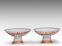 A set of four chinese iron-red 'dragons amongst clouds' tazza footed bowls, with a guangxu mark, h 10 - ø 18,5 cm - afbeelding 11 van  13