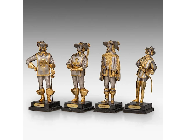 A set of four gilt and silver-plated musketeers by piero benzoni (1938) 23 cm. (9.06 in.) - afbeelding 3 van  10