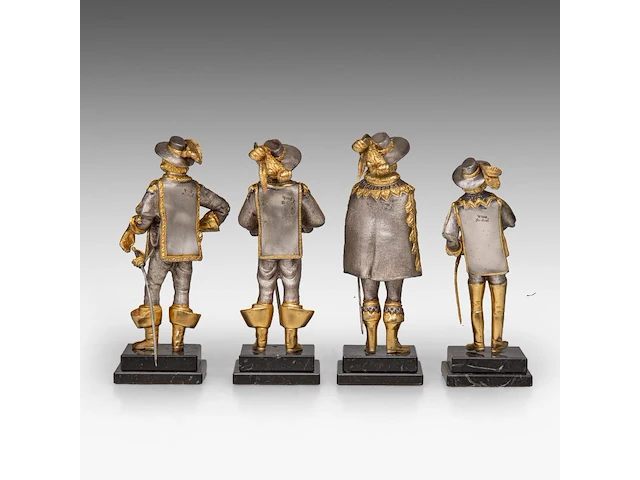 A set of four gilt and silver-plated musketeers by piero benzoni (1938) 23 cm. (9.06 in.) - afbeelding 5 van  10
