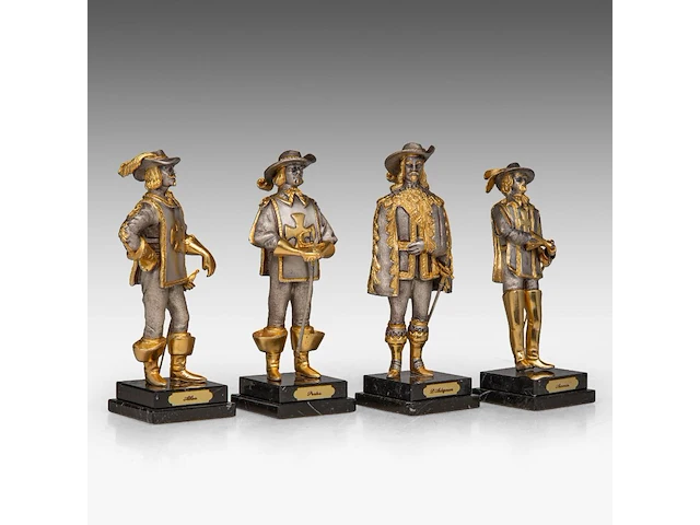 A set of four gilt and silver-plated musketeers by piero benzoni (1938) 23 cm. (9.06 in.) - afbeelding 7 van  10