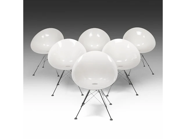 A set of six ero isi chairs by philippe starck for kartell 81 x 49 x 50 cm. (31.89 x 19.28 x 19.67 in.) - afbeelding 3 van  10