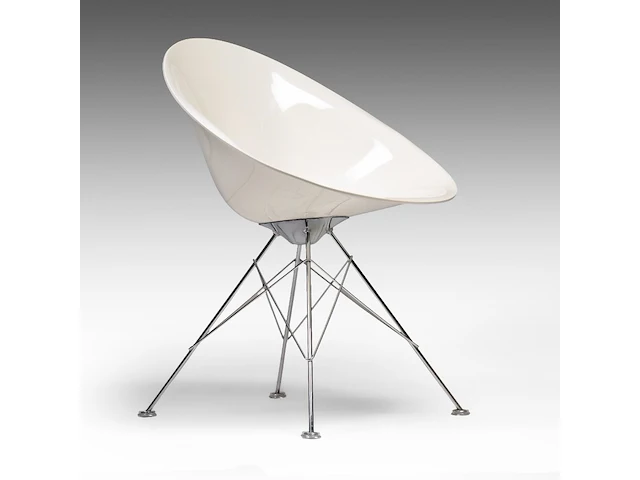 A set of six ero isi chairs by philippe starck for kartell 81 x 49 x 50 cm. (31.89 x 19.28 x 19.67 in.) - afbeelding 4 van  10