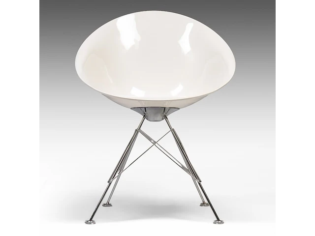 A set of six ero isi chairs by philippe starck for kartell 81 x 49 x 50 cm. (31.89 x 19.28 x 19.67 in.) - afbeelding 5 van  10