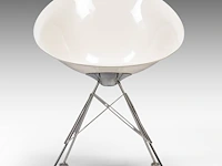 A set of six ero isi chairs by philippe starck for kartell 81 x 49 x 50 cm. (31.89 x 19.28 x 19.67 in.) - afbeelding 5 van  10