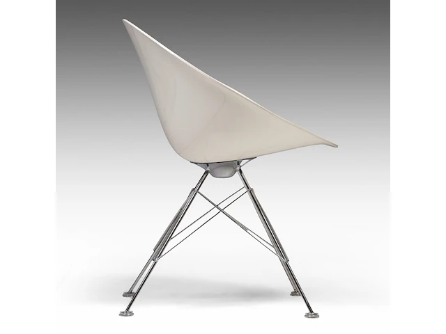 A set of six ero isi chairs by philippe starck for kartell 81 x 49 x 50 cm. (31.89 x 19.28 x 19.67 in.) - afbeelding 8 van  10