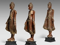 A set of three burmese lacquered wood standing figures of the buddha, late 19th century, total h 132 - 135 cm - afbeelding 2 van  9