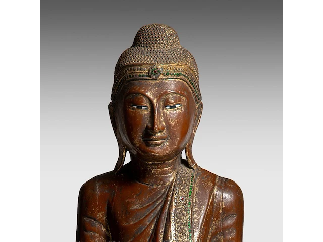 A set of three burmese lacquered wood standing figures of the buddha, late 19th century, total h 132 - 135 cm - afbeelding 6 van  9