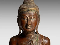 A set of three burmese lacquered wood standing figures of the buddha, late 19th century, total h 132 - 135 cm - afbeelding 6 van  9
