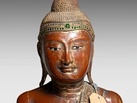 A set of three burmese lacquered wood standing figures of the buddha, late 19th century, total h 132 - 135 cm - afbeelding 7 van  9