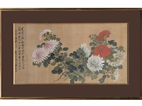 A set of three chinese paintings, 'chrysanthemum', colour on silk, all signed, framed 58 x 93,5 cm (2) / 58 x 116,5 cm (1) - afbeelding 7 van  10